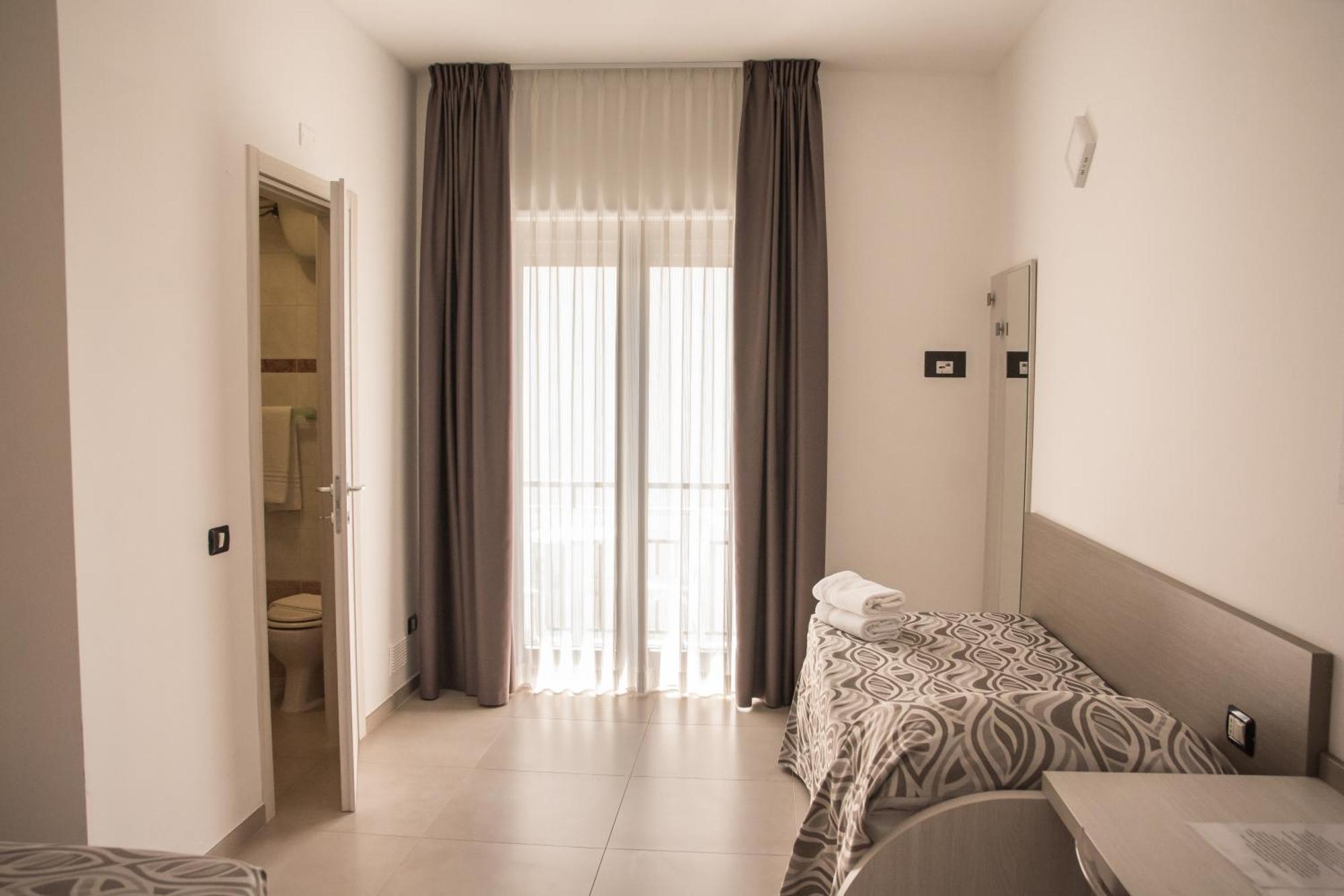 Hotel La Caravella Vieste Room photo