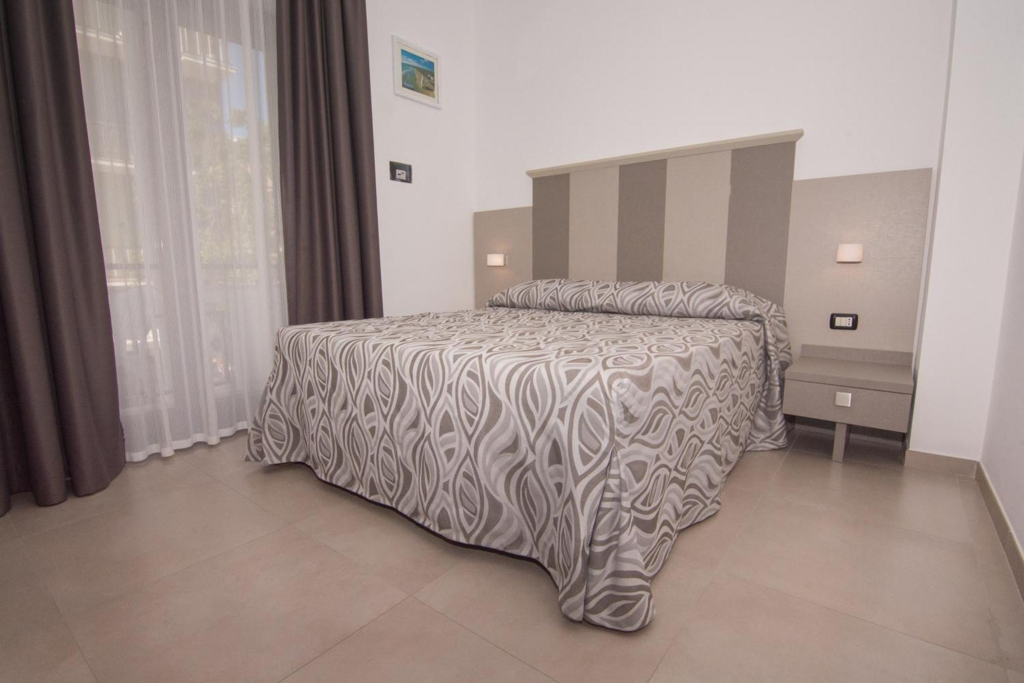 Hotel La Caravella Vieste Room photo