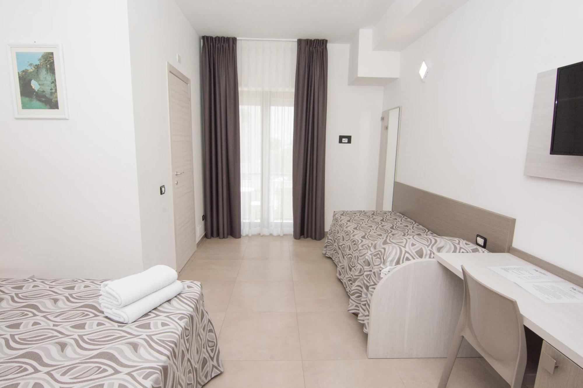 Hotel La Caravella Vieste Room photo