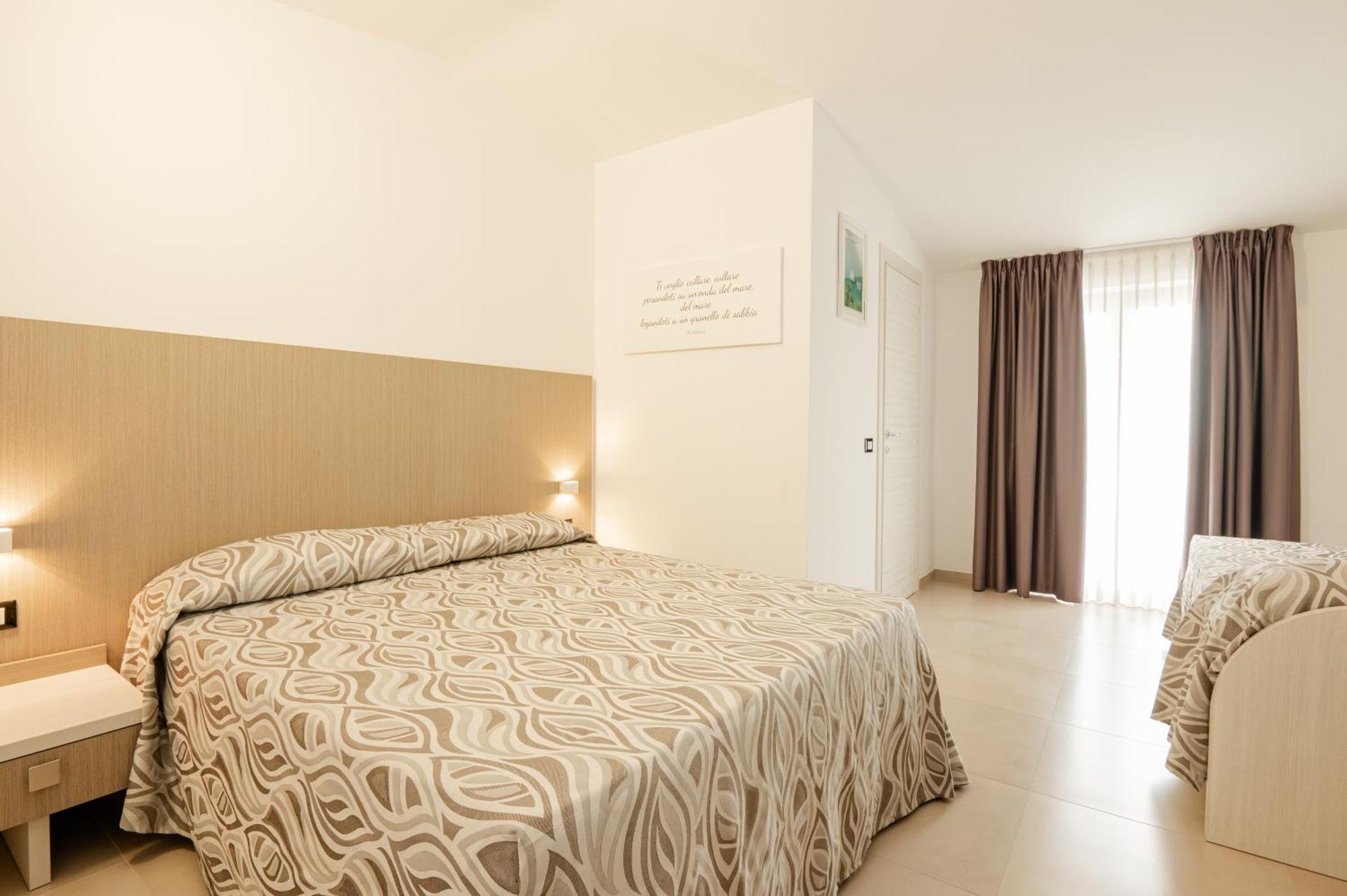 Hotel La Caravella Vieste Room photo